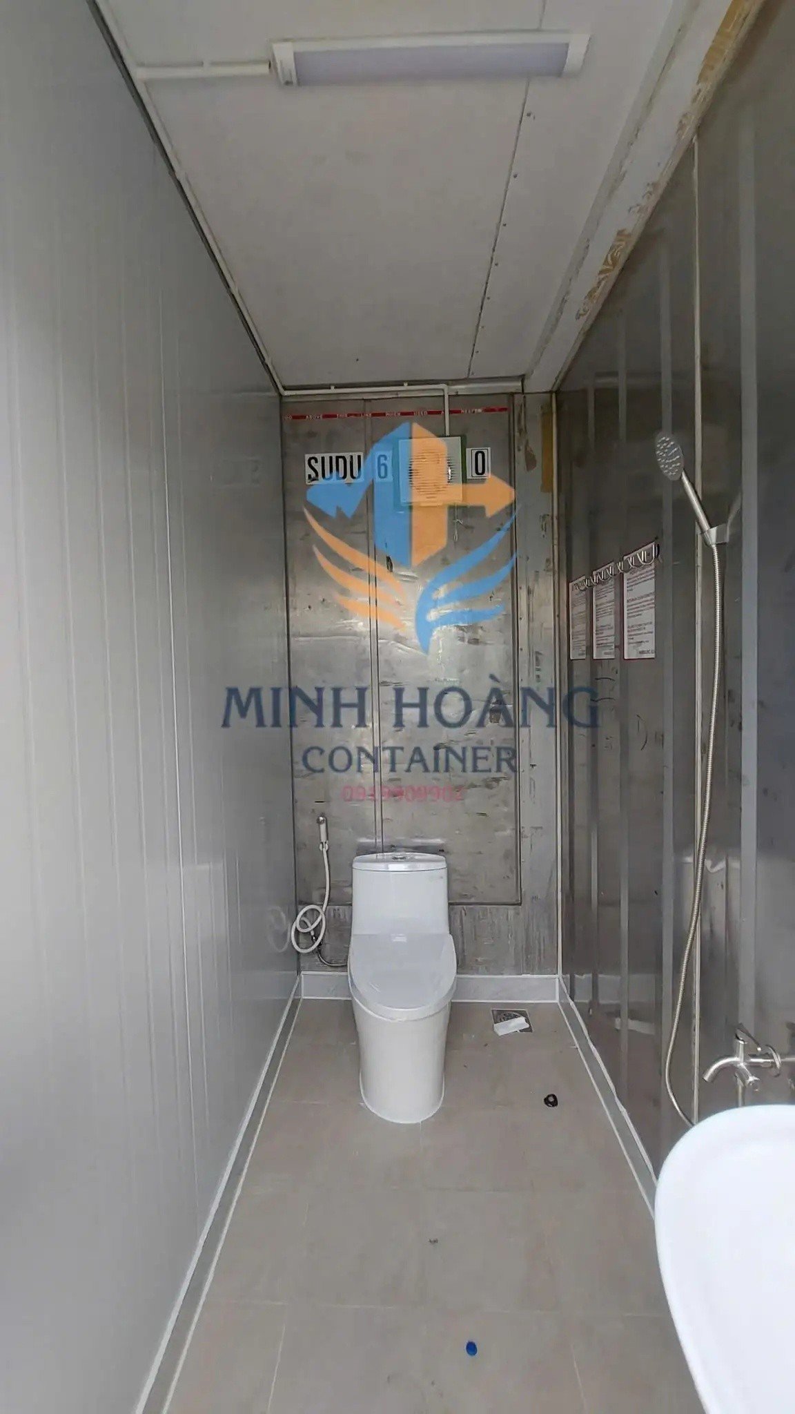 Container Nhà Ở 20 Feet Xanh Lá Có Toilet Cửa Ngoài